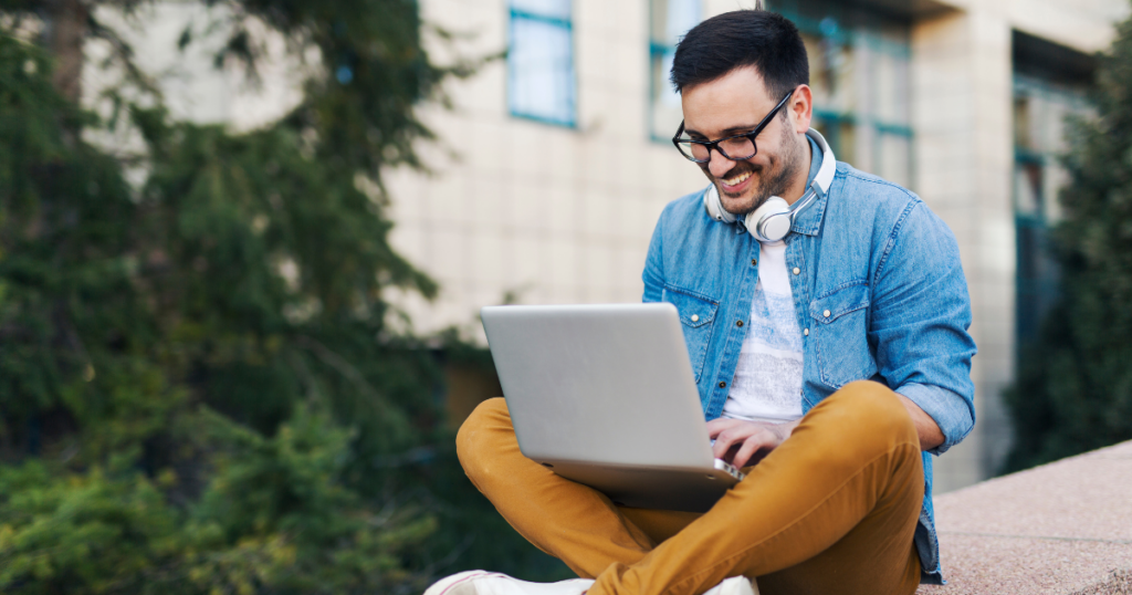 image showing a freelancer working outdoors and not being restricted to office